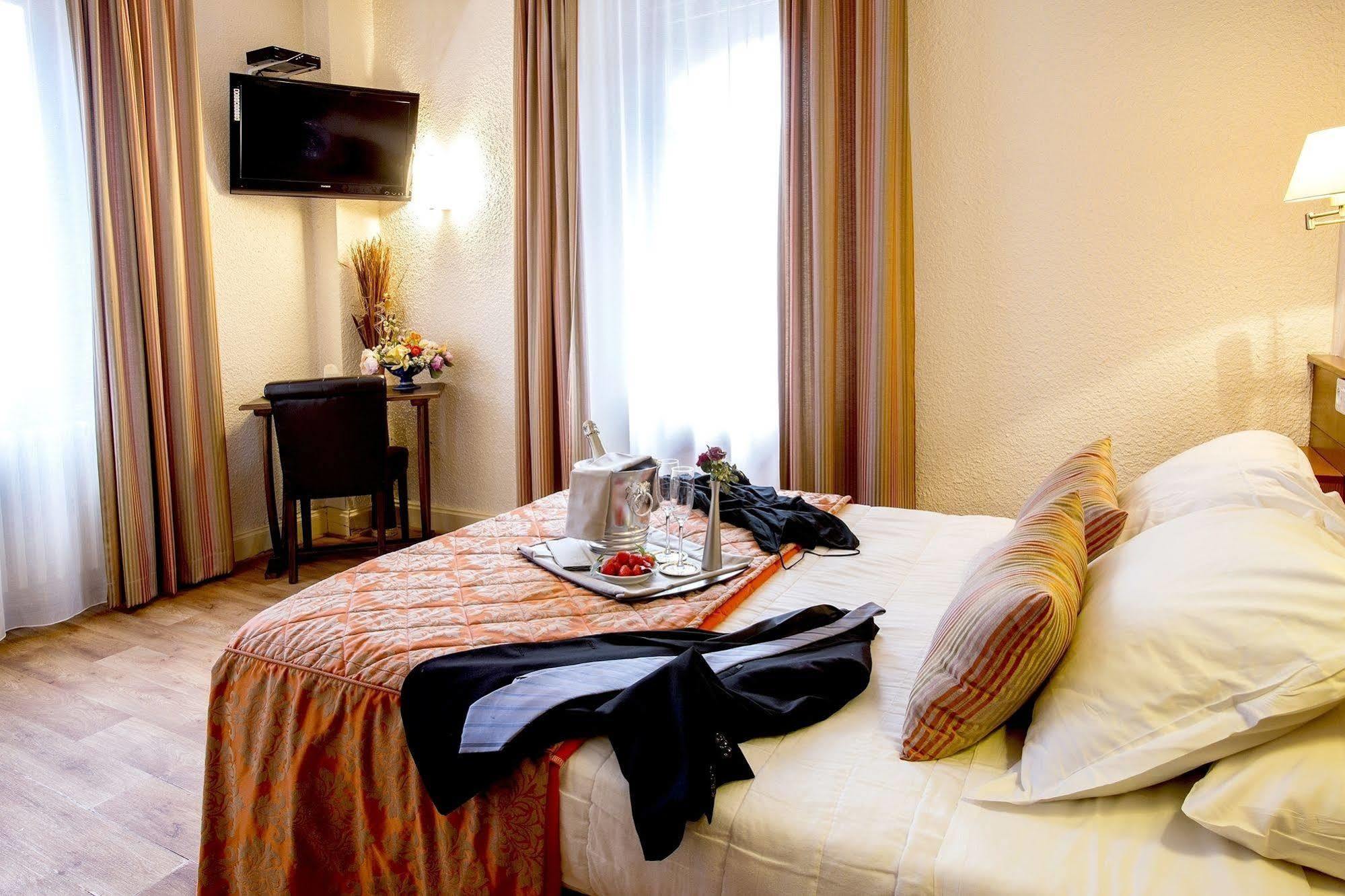Logis Hotel Restaurant La Tete Des Faux Le Bonhomme Bagian luar foto